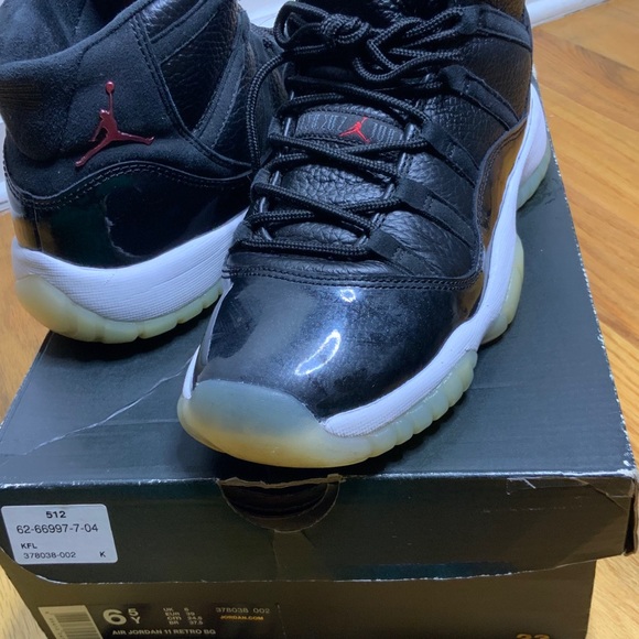 Sneakers - Picture 2 of 4